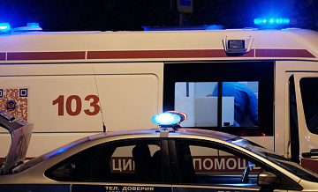 В Москве иномарка с ребенком в салоне въехала в мачту городского освещения