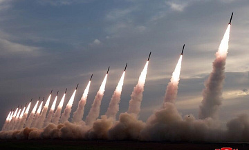 КНДР провела огневые испытания крупнокалиберной РСЗО