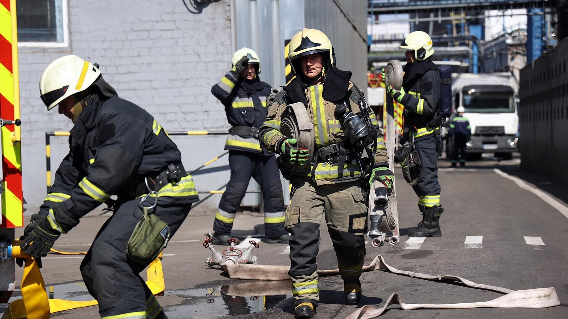 В Днепропетровске в пятый раз за ночь прогремели взрывы