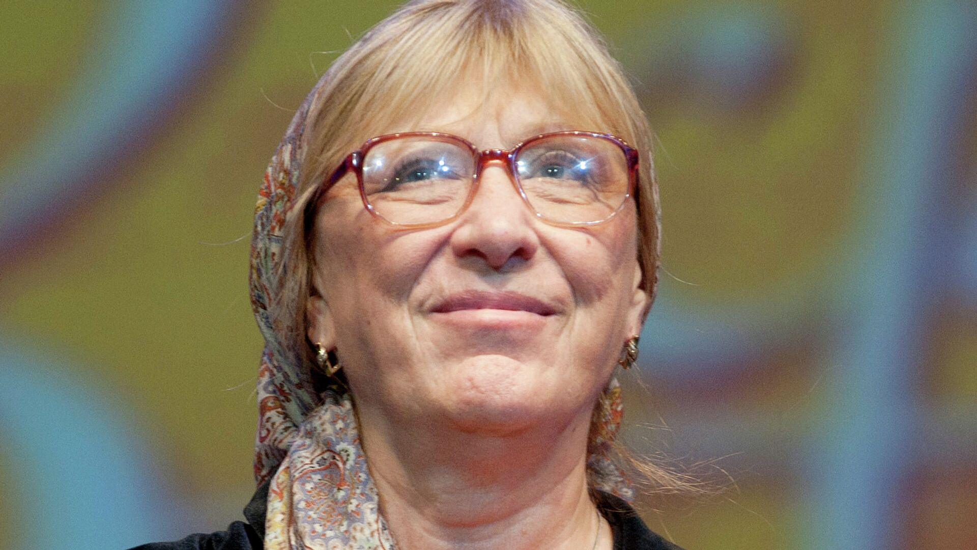 ������� ��������� ������������� �� ��������� � ���� � �� �������