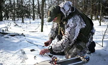Штурмовик ВС России под обстрелом вывез троих раненых сослуживцев
