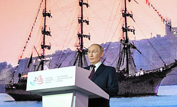 Путин поручил оценить идеи по развитию Трансарктического коридора