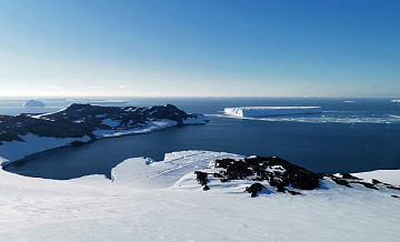 Крупнейший айсберг сменил направление и может пройти мимо Южной Георгии