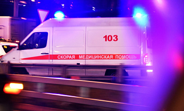 В ХМАО трое детей избежали травм при сходе снега с кровли