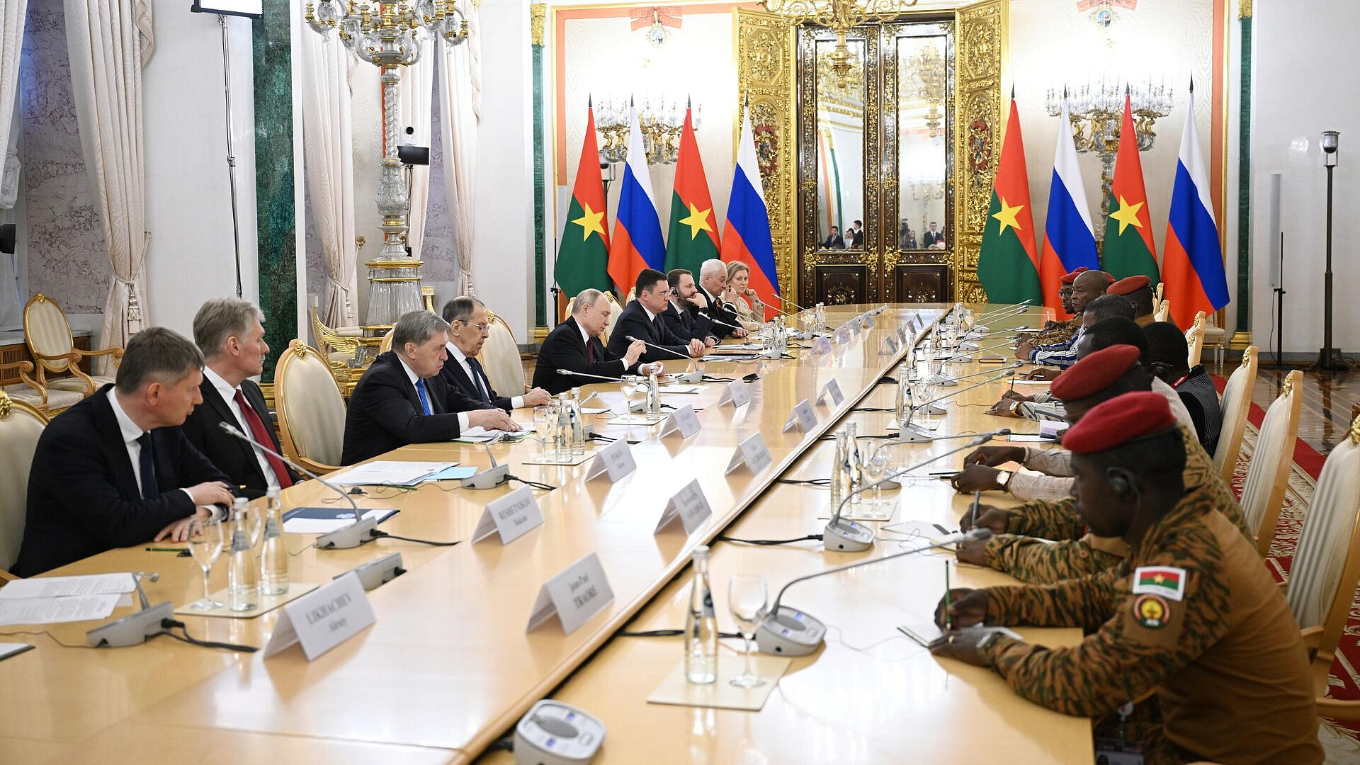 Россия увеличила квоты для студентов из Буркина-Фасо, заявил Путин