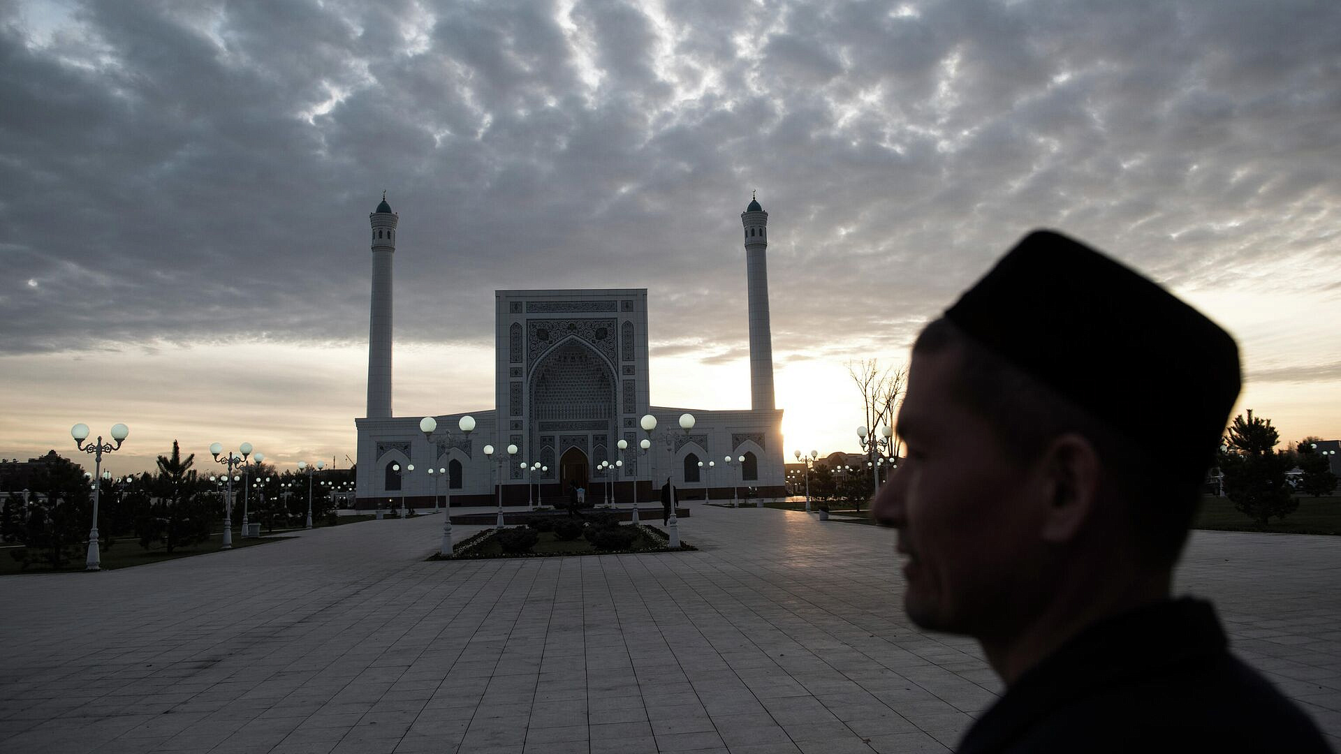 Узбекистан усилит меры по легализации сограждан в России