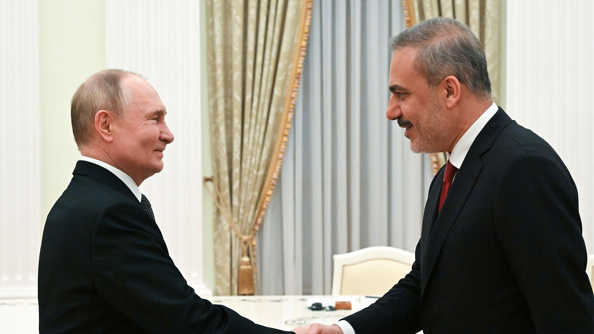 Фидан заявил Путину о наличии вопросов, которые необходимо обсудить