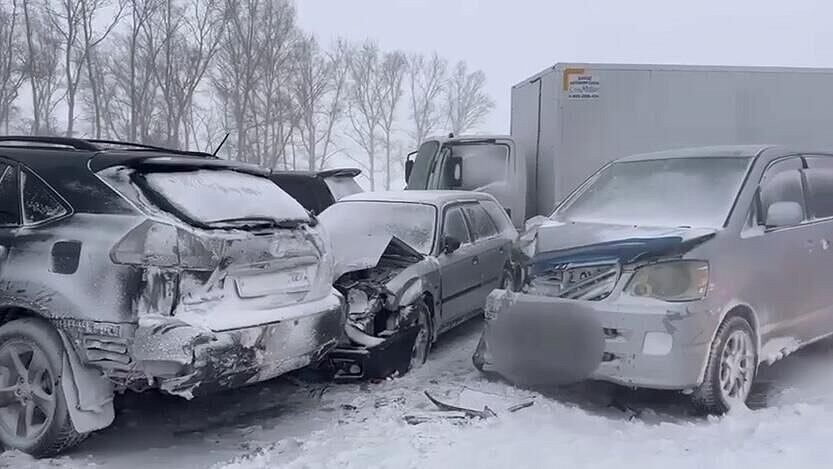 Число столкнувшихся под Бийском автомобилей выросло до 29