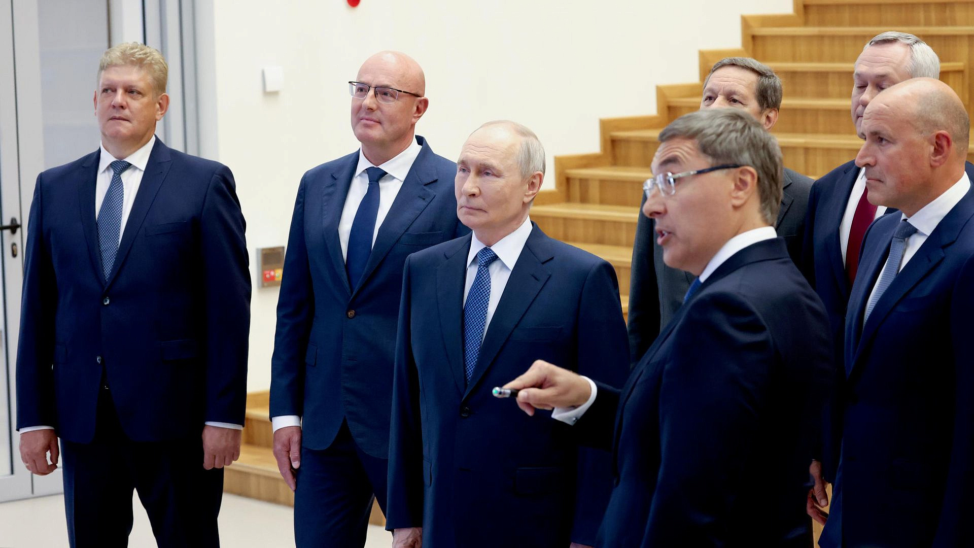 Путин согласился с молодым ученым НГУ, что на Алтае лучше, чем в Европе