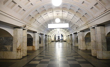 Часть выходов со станции метро "Охотный ряд" в Москве перекрыли
