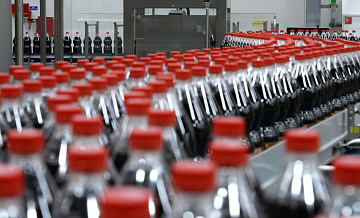 Сладкая газировка вредна для пищевода и желудка, предупредила врач