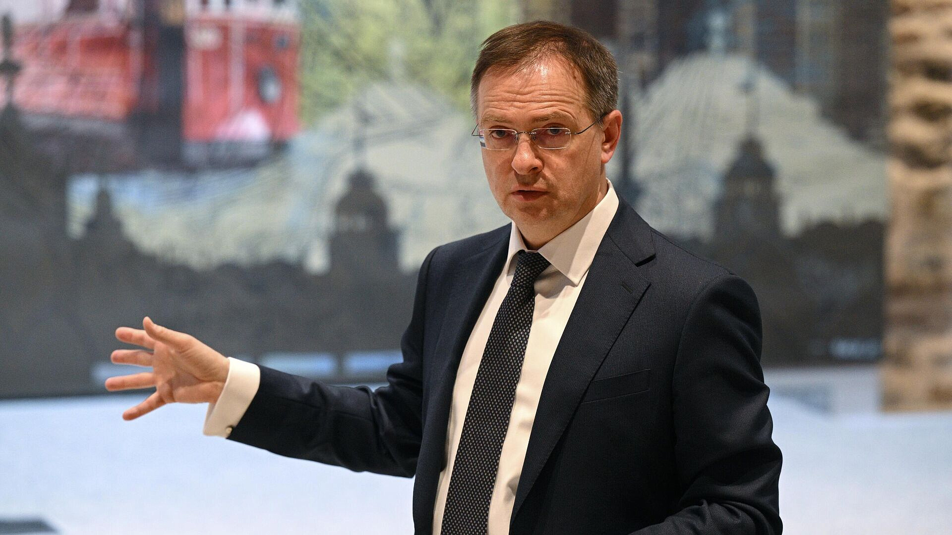 Песков прокомментировал ситуацию с угрозами, поступающими семье Мединского