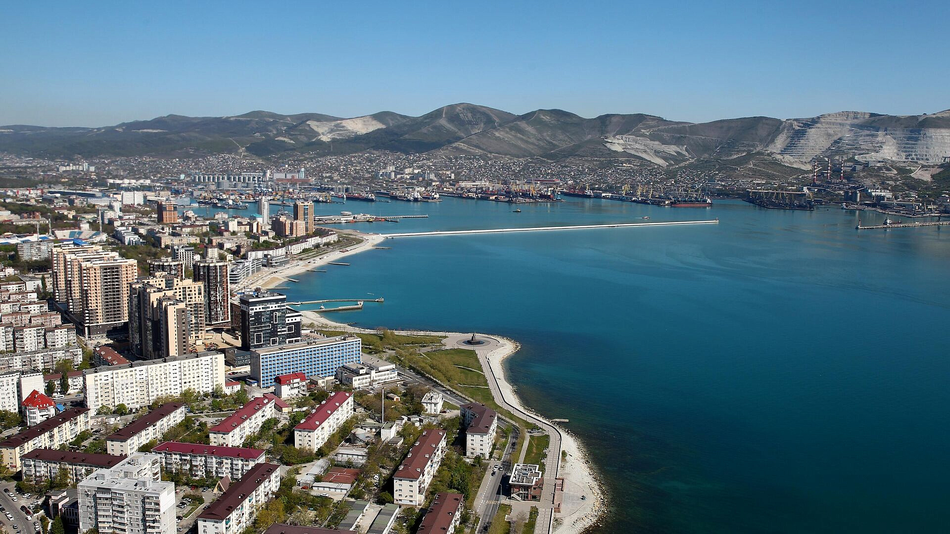 В Новороссийске отменили ракетную опасность