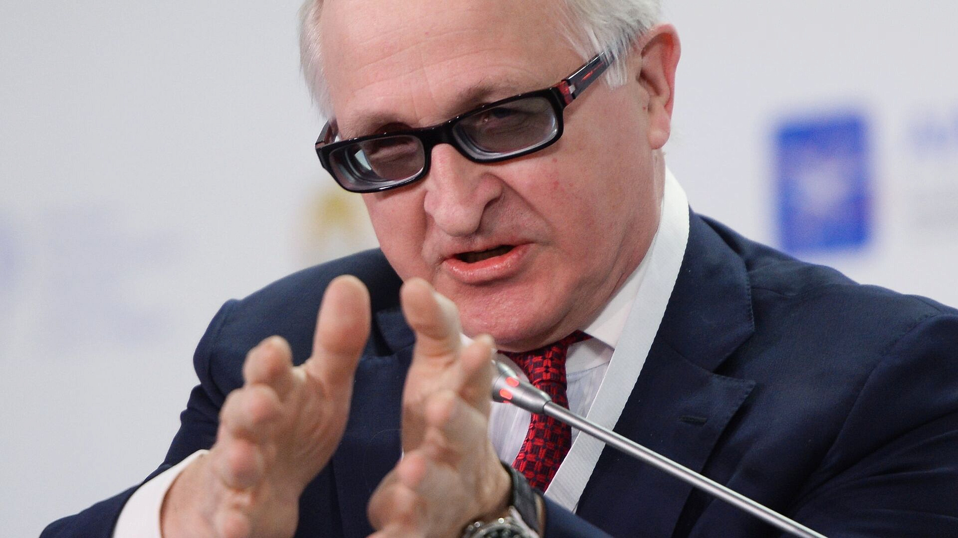 � ������ ������������� �������� ������-����������