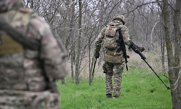 Военные "Днепра" восстановили памятник героям ВОВ