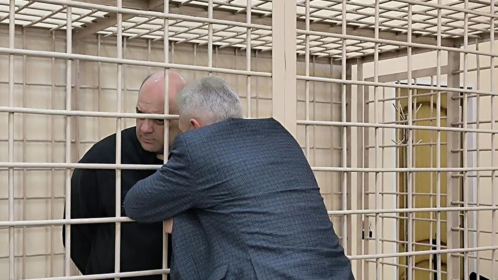 Курского экс-губернатора Смирнова приговорили к штрафу