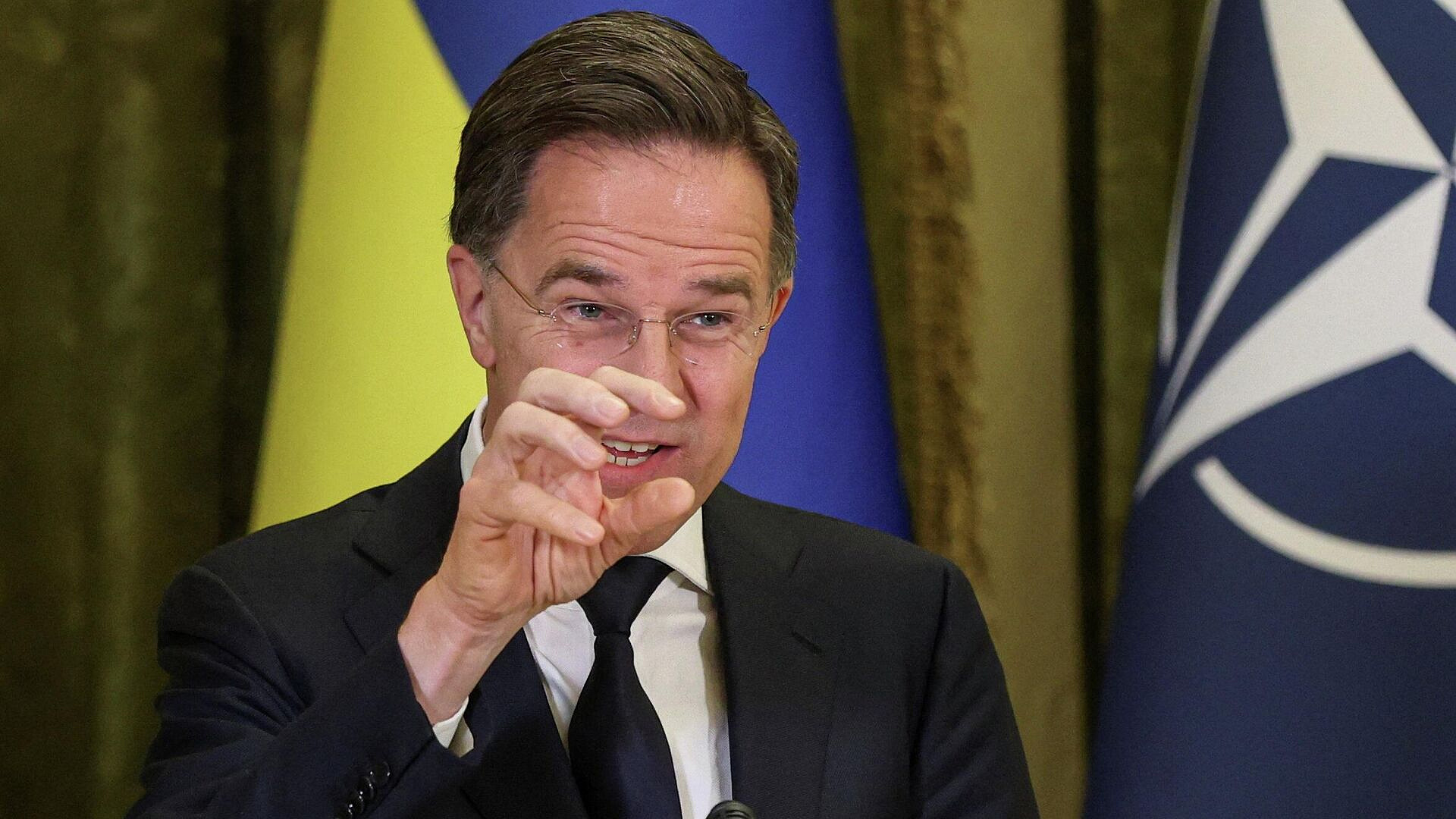 Слова Рютте об Украине говорят о подготовке к интервенции, заявил Лавров