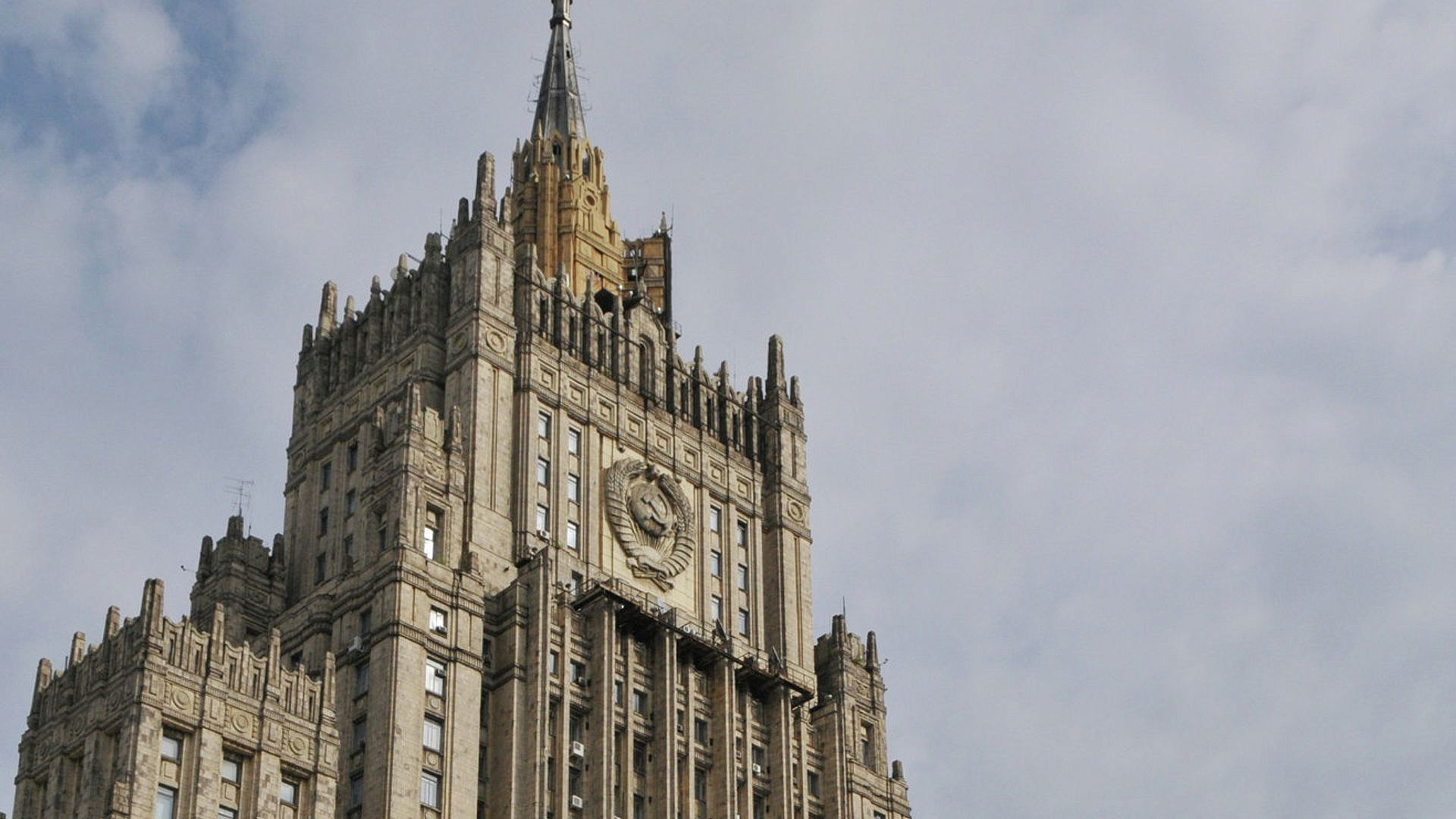 ФРГ сознательно стремится пересмотреть уроки Второй мировой, заявил МИД