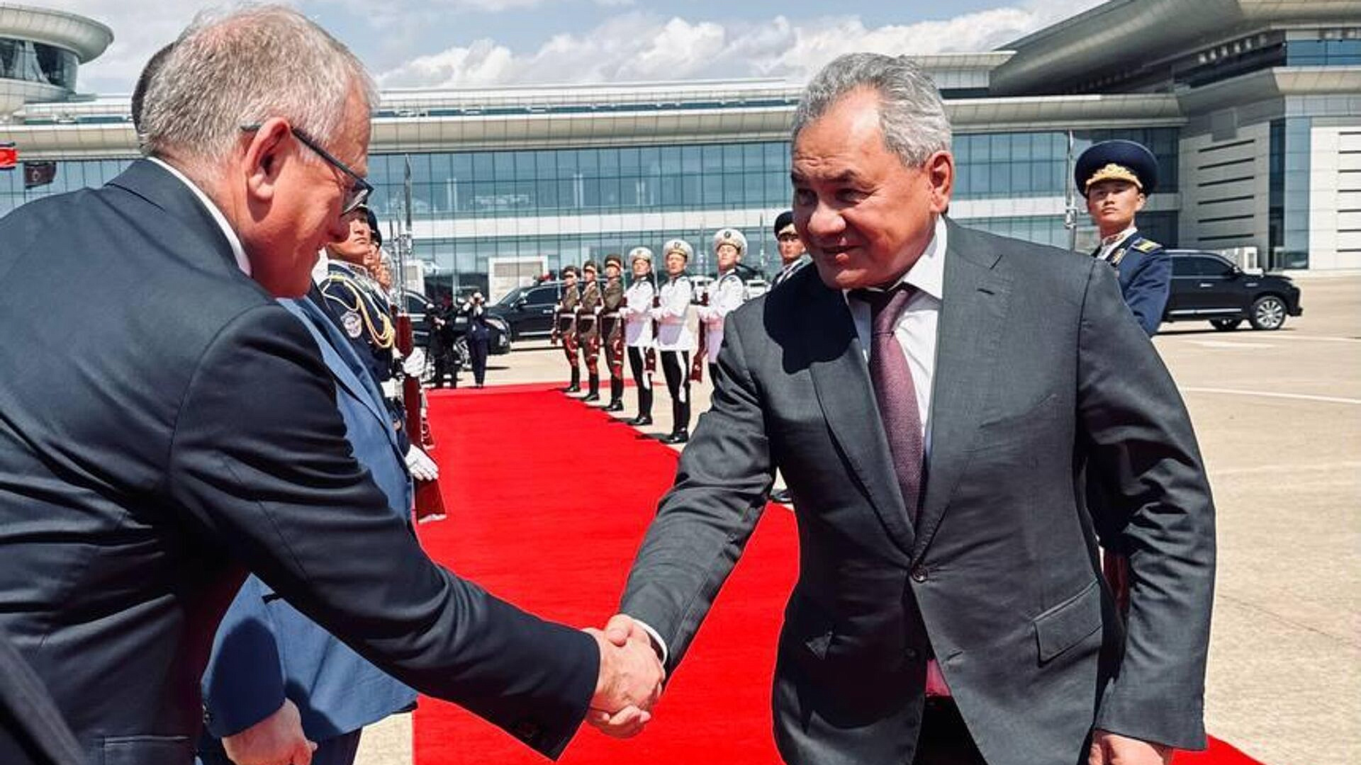 Ким Чен Ын заверил Шойгу в поддержке России по вопросу Украины