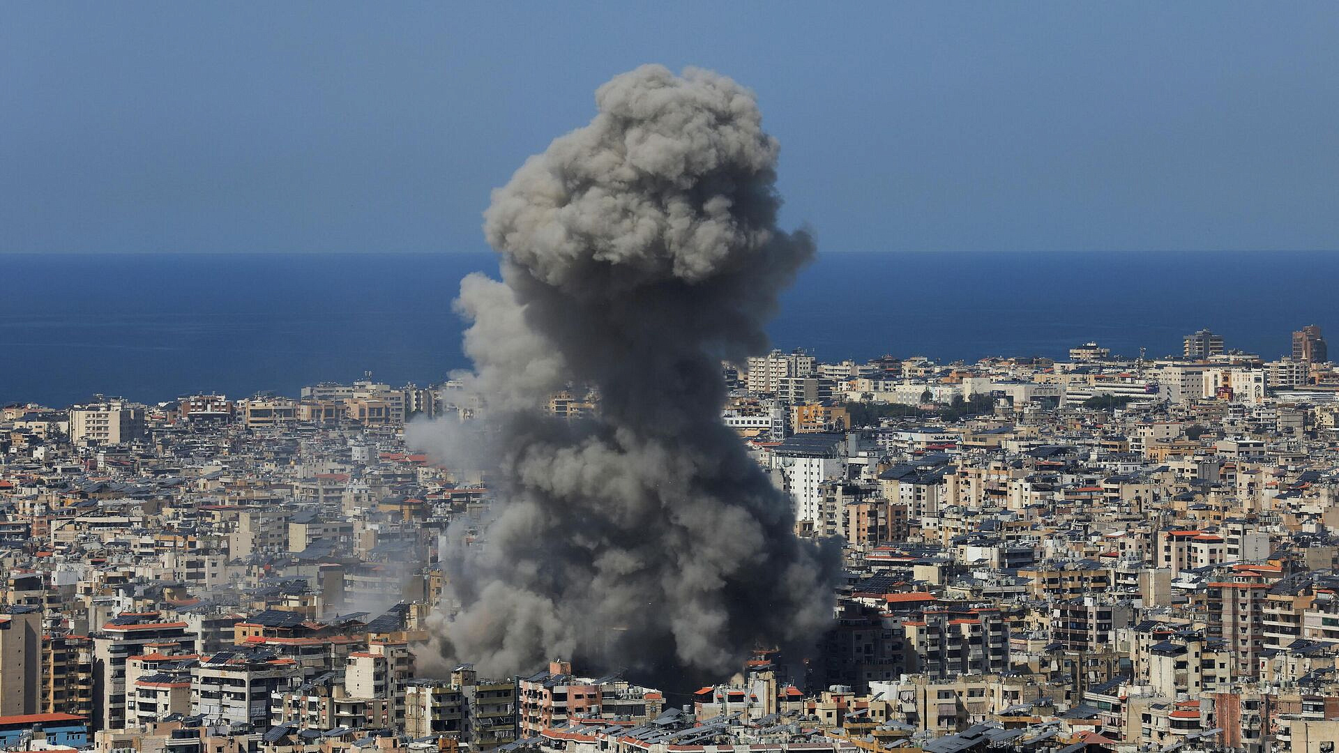 Два удара нанесены по южному пригороду Бейрута, сообщили очевидцы