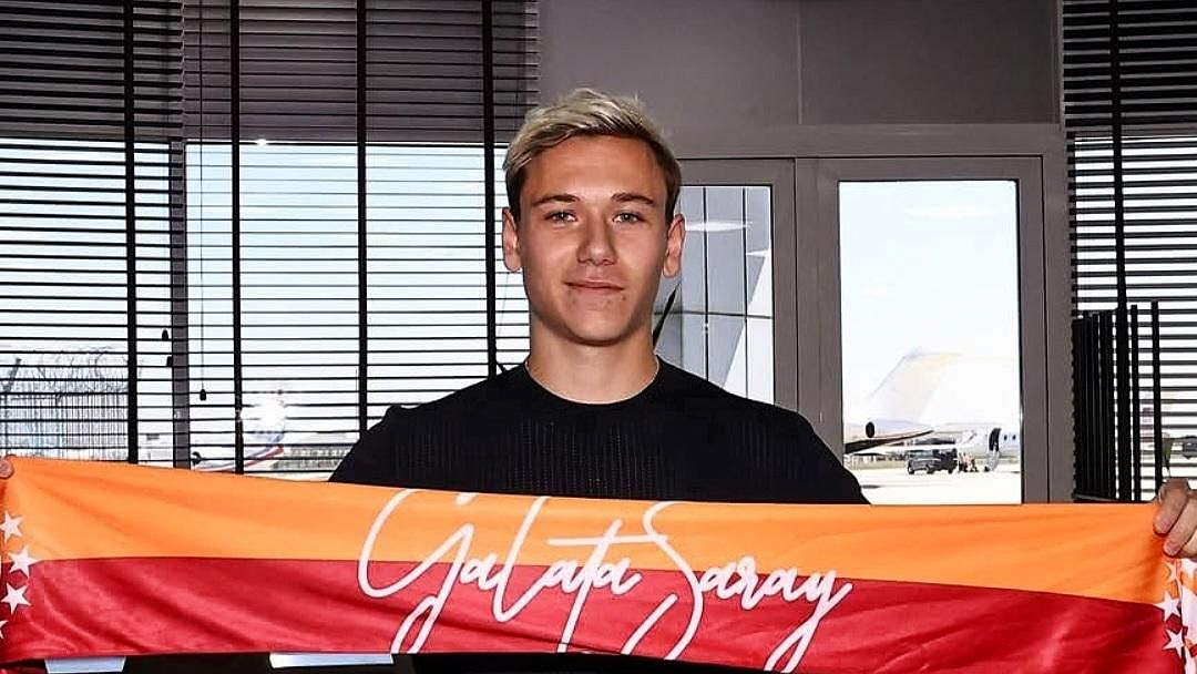 "Локомотив" объявил о переходе Батракова в турецкий "Галатасарай"