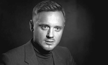 Умер актер театрального центра "Вишневый сад" Денис Кравцов