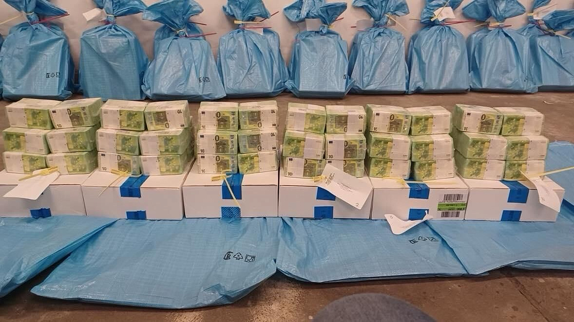 "Утекали миллиарды". Орбан раскрыл подробности дела о перевозке денег Киева