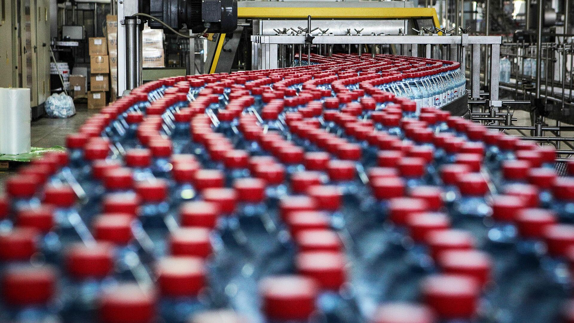 В России приостановили реализацию отдельных партий воды "Джермук"