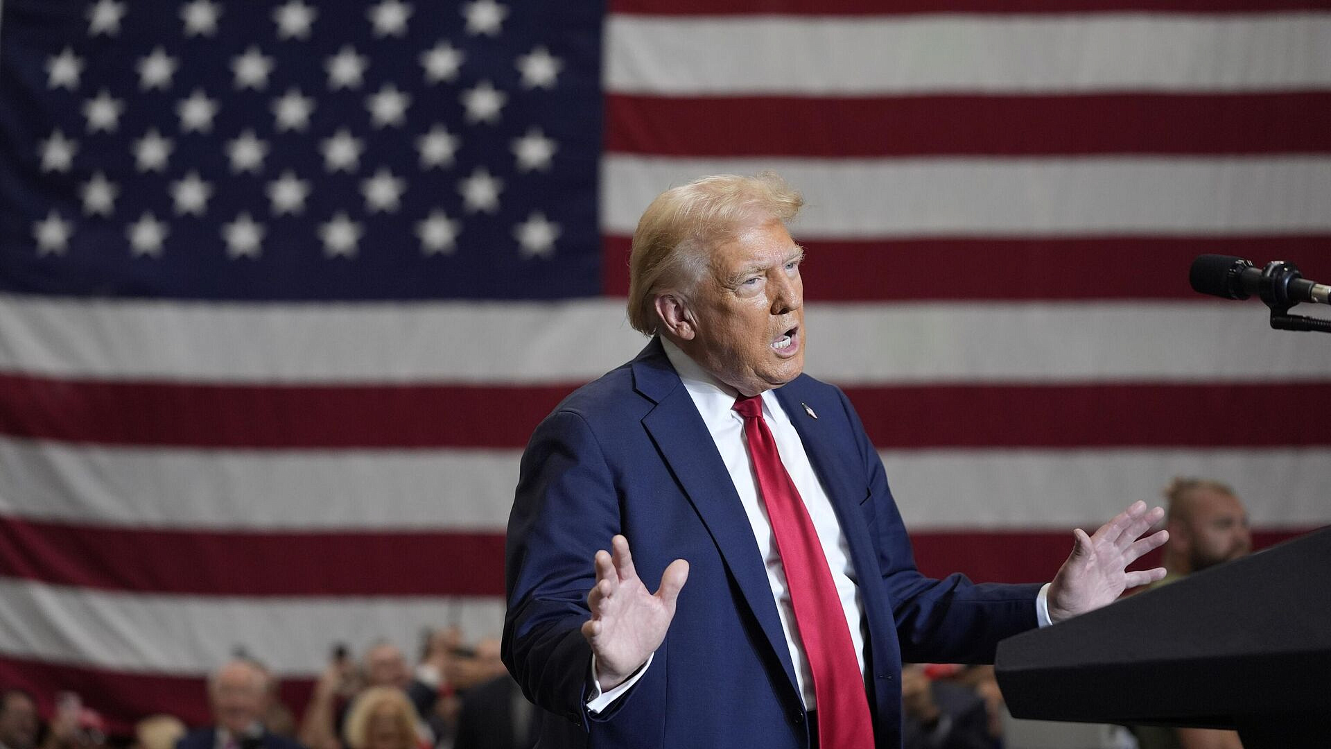 Опрос показал, сколько американцев одобряют политику Трампа