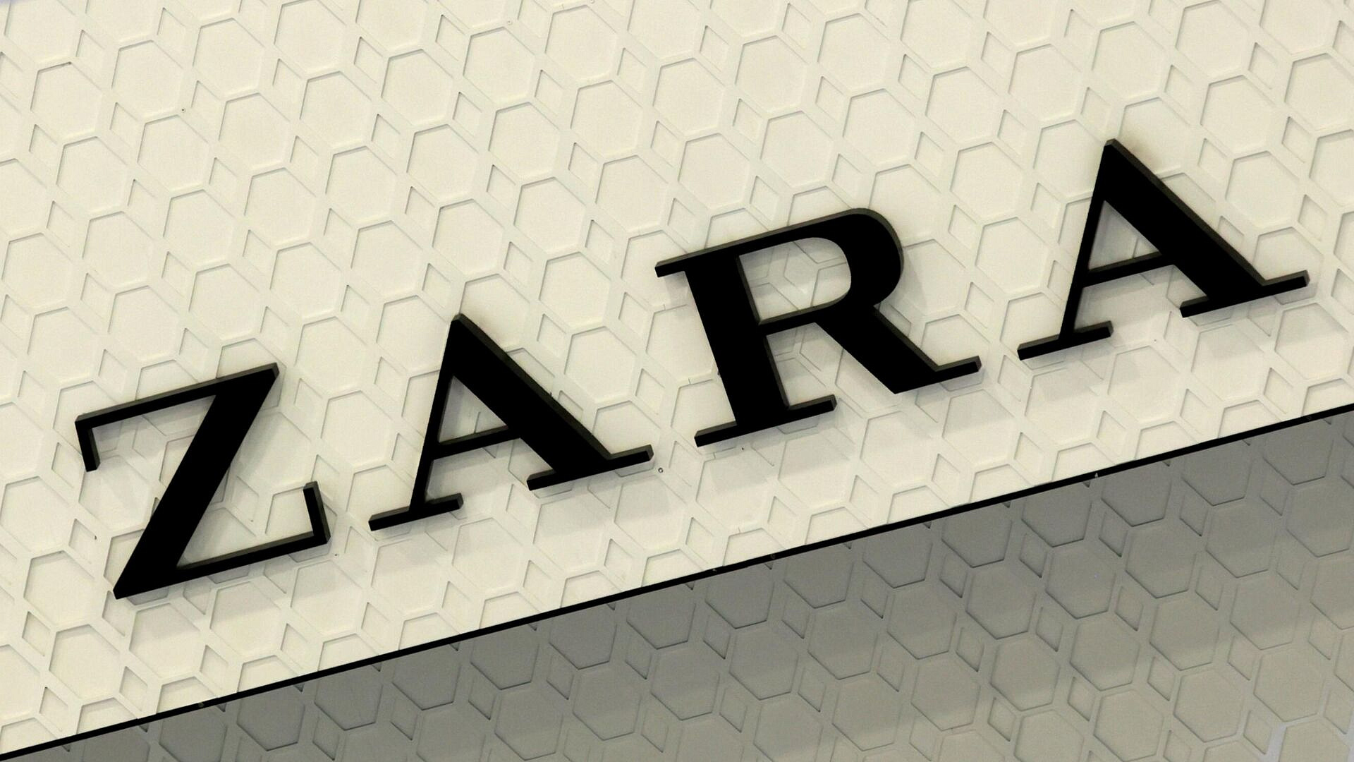 На Украине начинают закрывать магазины Zara, сообщили СМИ