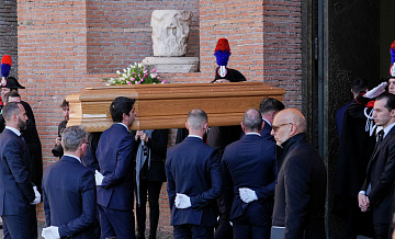 В Риме проходят похороны модельера Валентино Гаравани