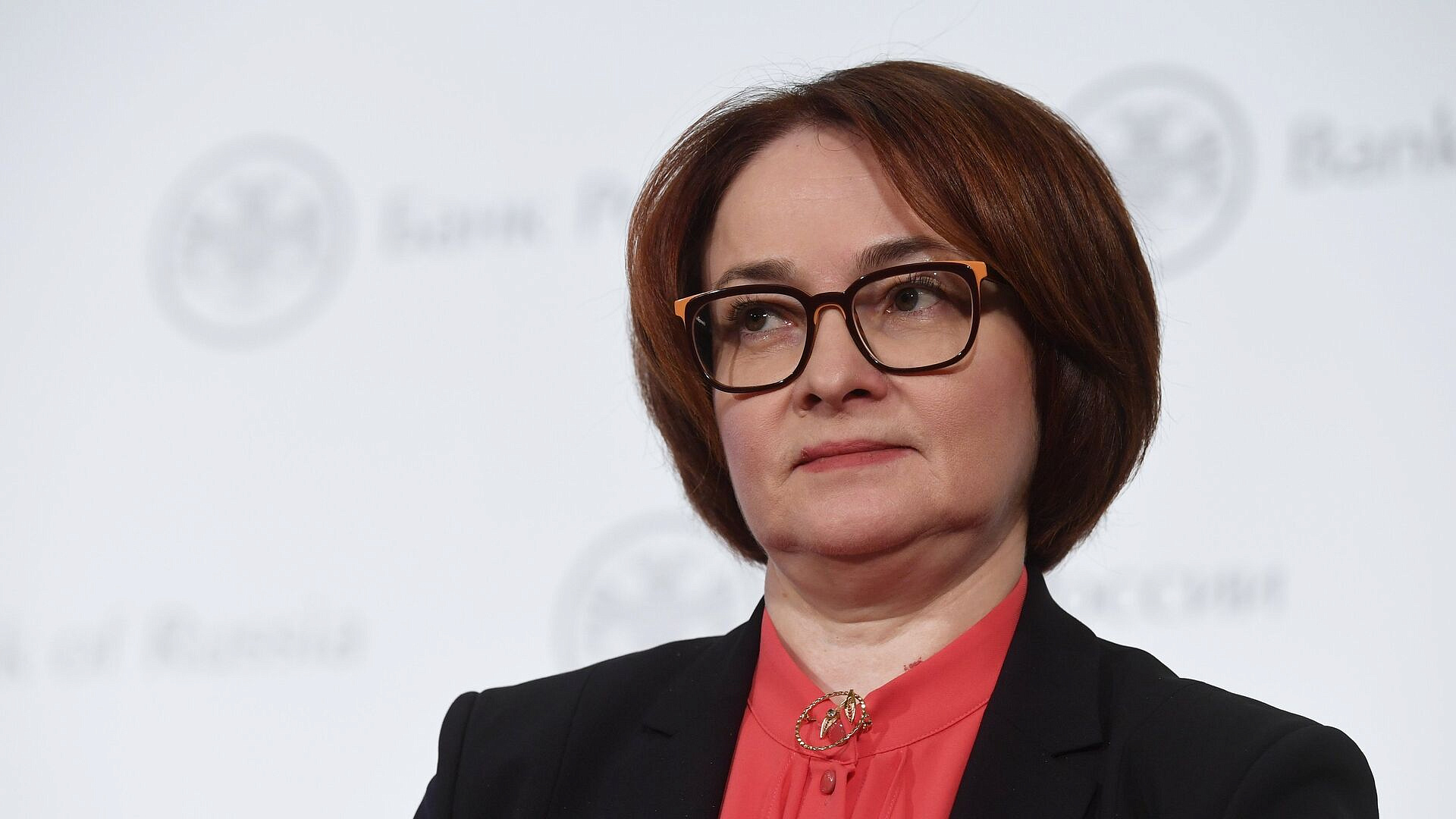 Эксперименты с резким снижением ключевой ставки опасны, считает Набиуллина