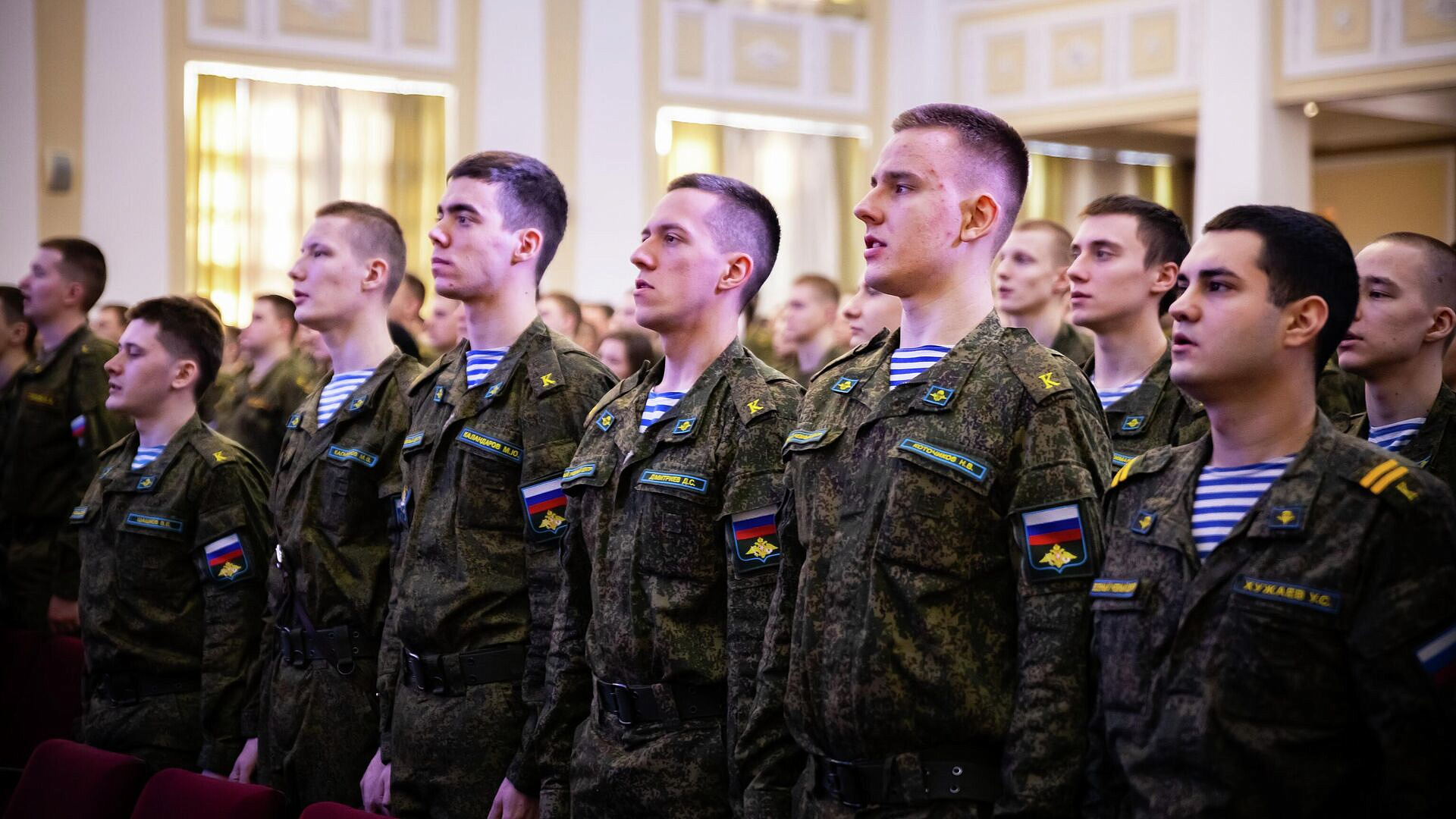 В преддверии 23 февраля уральские студенты познакомились с хроникой Победы