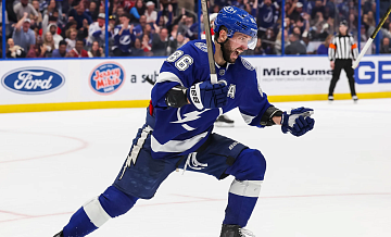 Кучеров продлил результативную серию в матче против "Флориды"