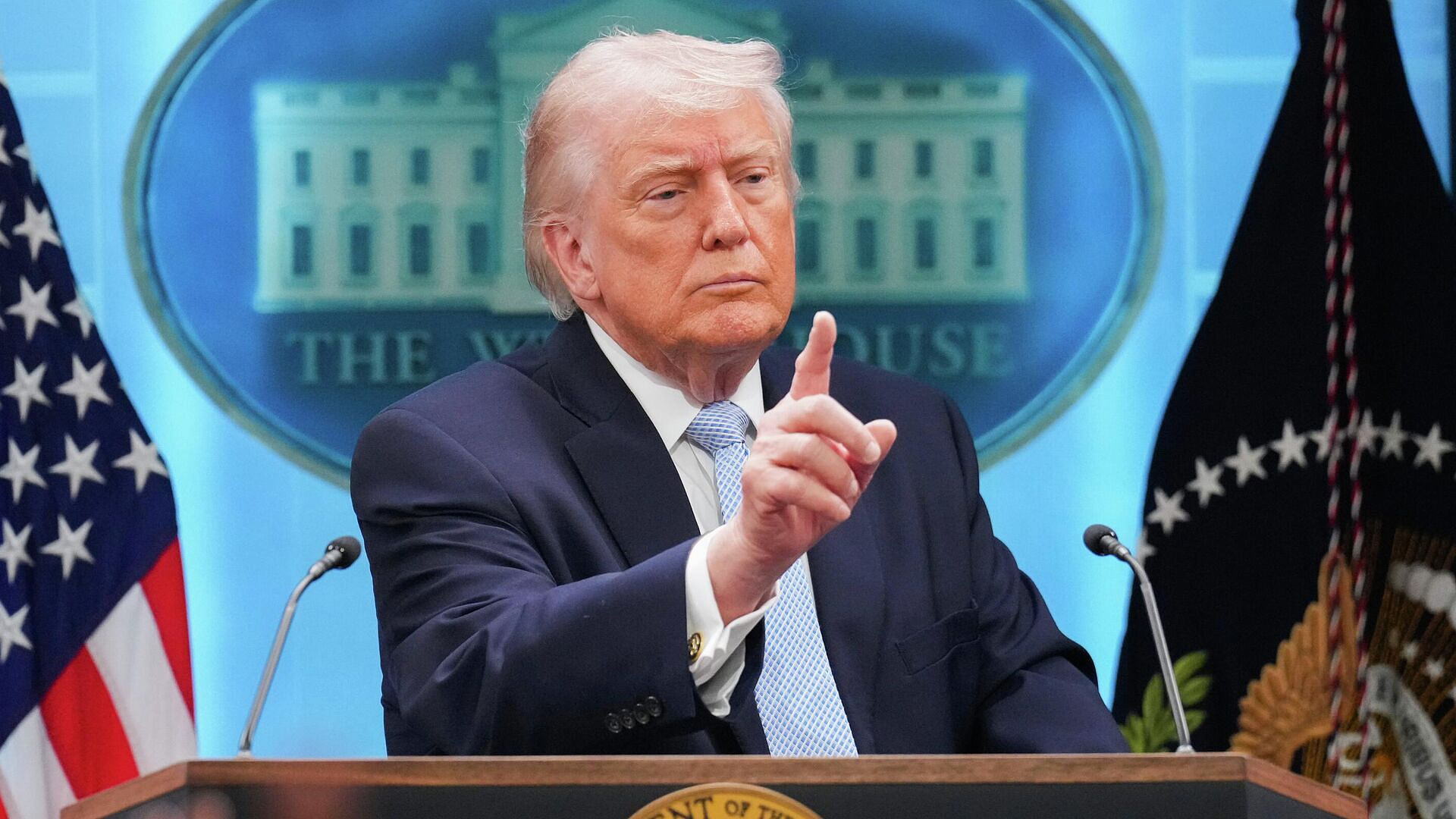 Трамп хотел бы жить в Букингемском дворце и обсудит это с Карлом III