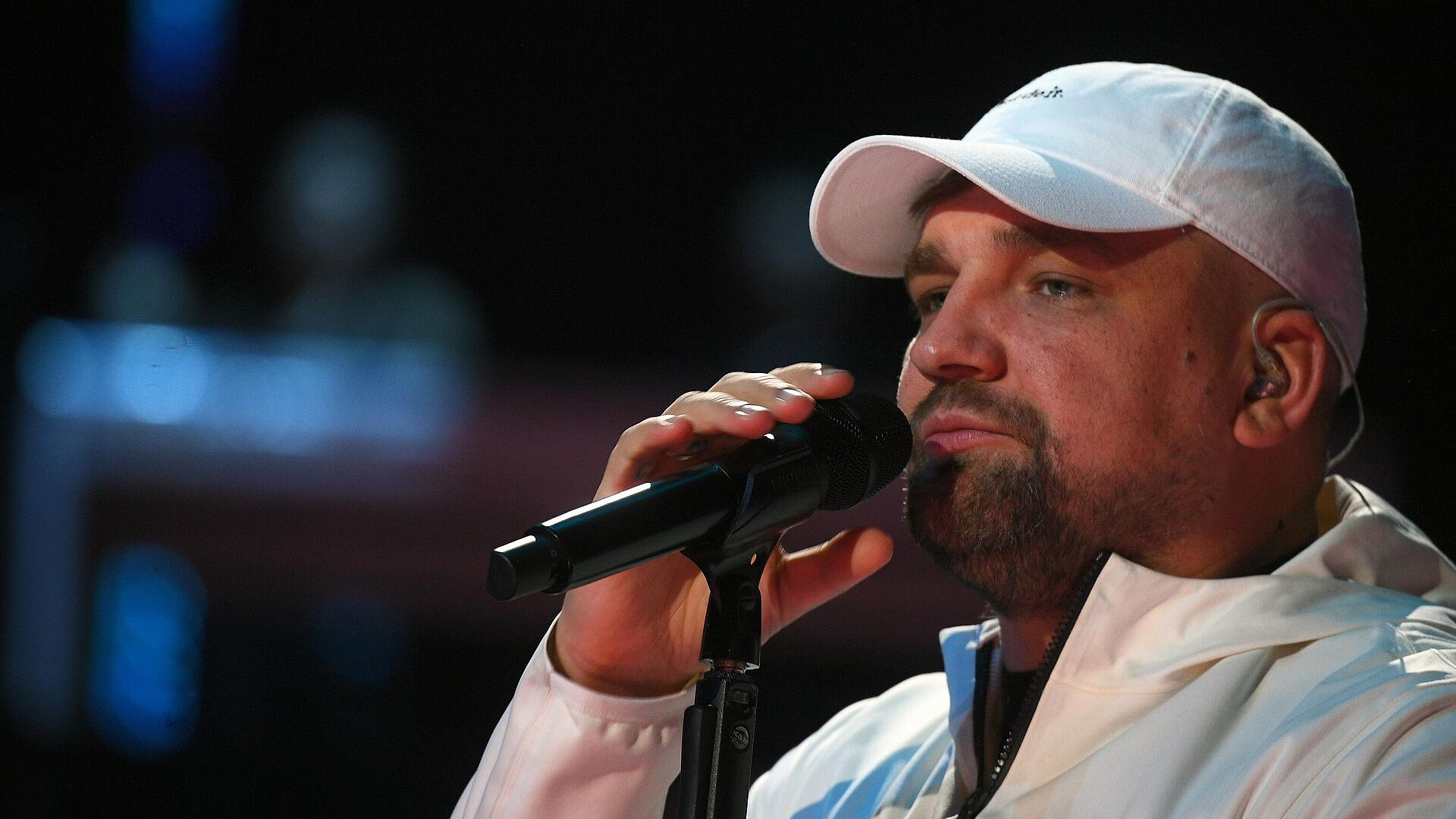 Баста не смог прилететь на концерт в Ташкент из-за поломки самолета