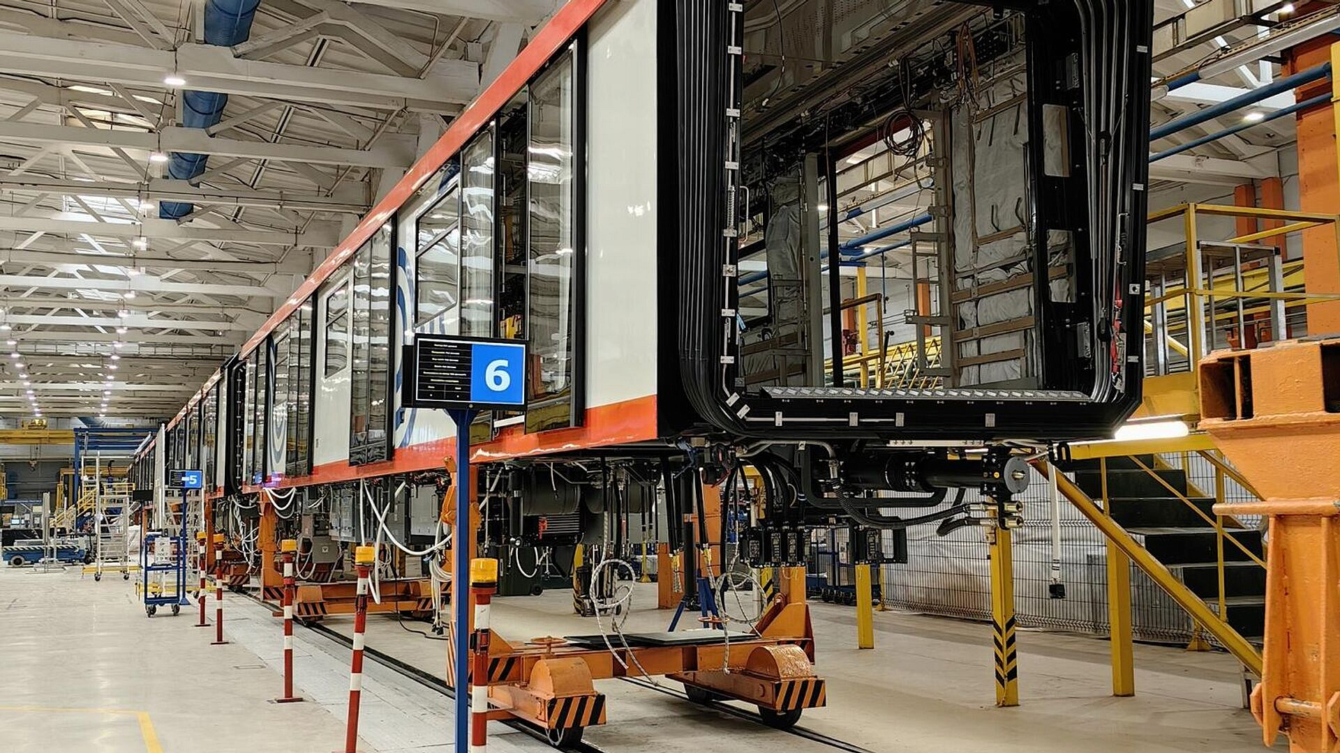 Специалисты из Индии ознакомились с технологиями завода "Метровагонмаш"