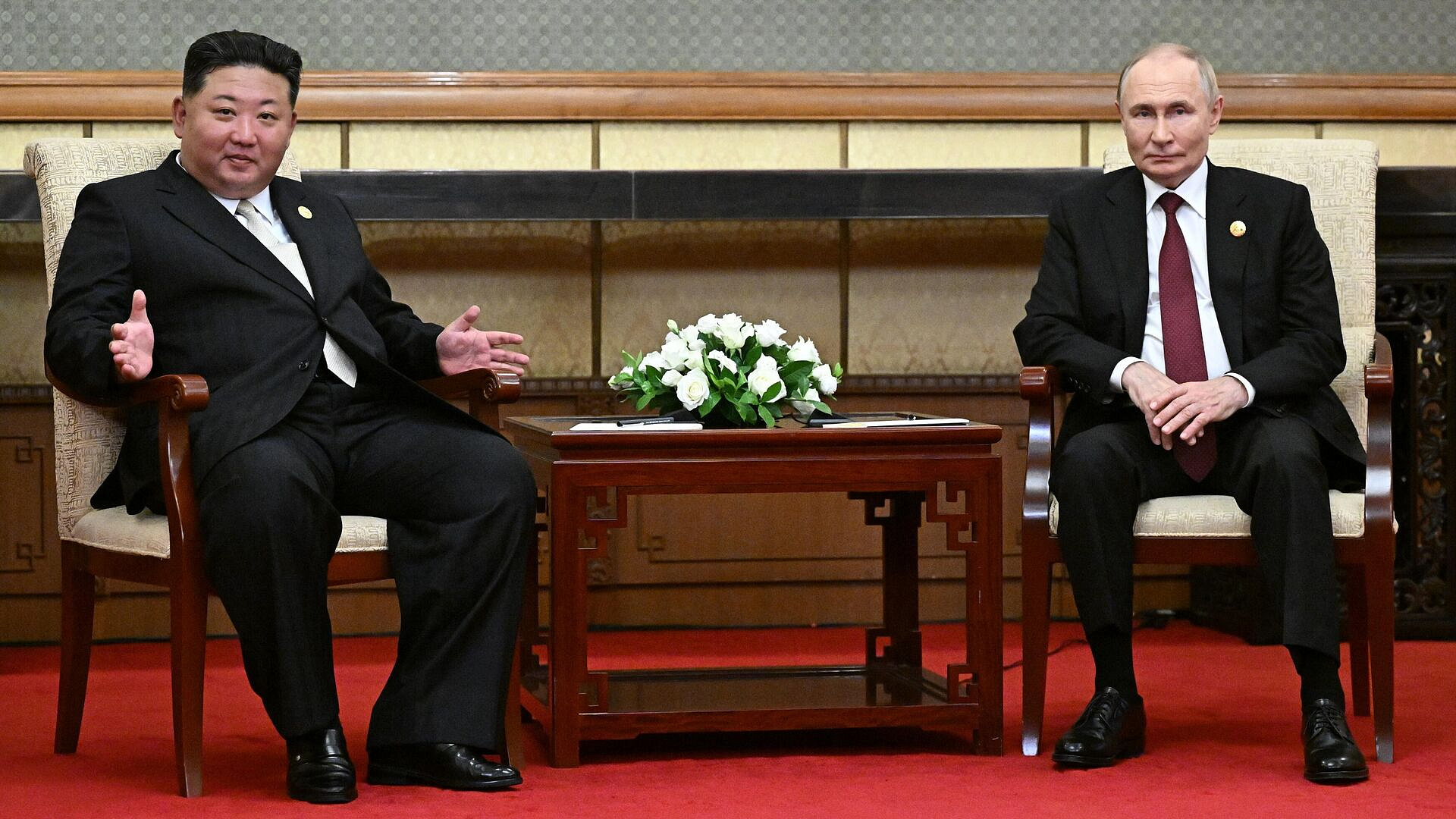 Ким Чен Ын поздравил Путина с днем рождения