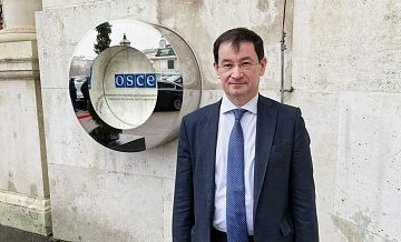 Европа попытками ослабить Россию теряет позиции в мире, заявил Полянский