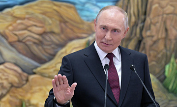 Путин поручил правительству принять меры для развития "Почты России"