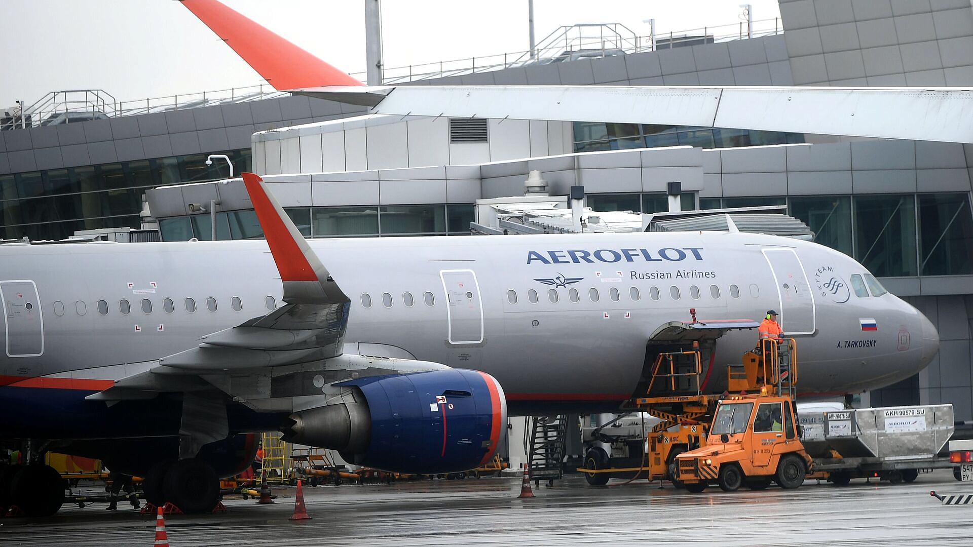 "Аэрофлот" отменяет и переносит рейсы из-за ограничений в "Шереметьево"