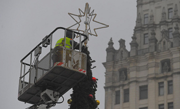 В Москве начали демонтаж световых декоративных конструкций