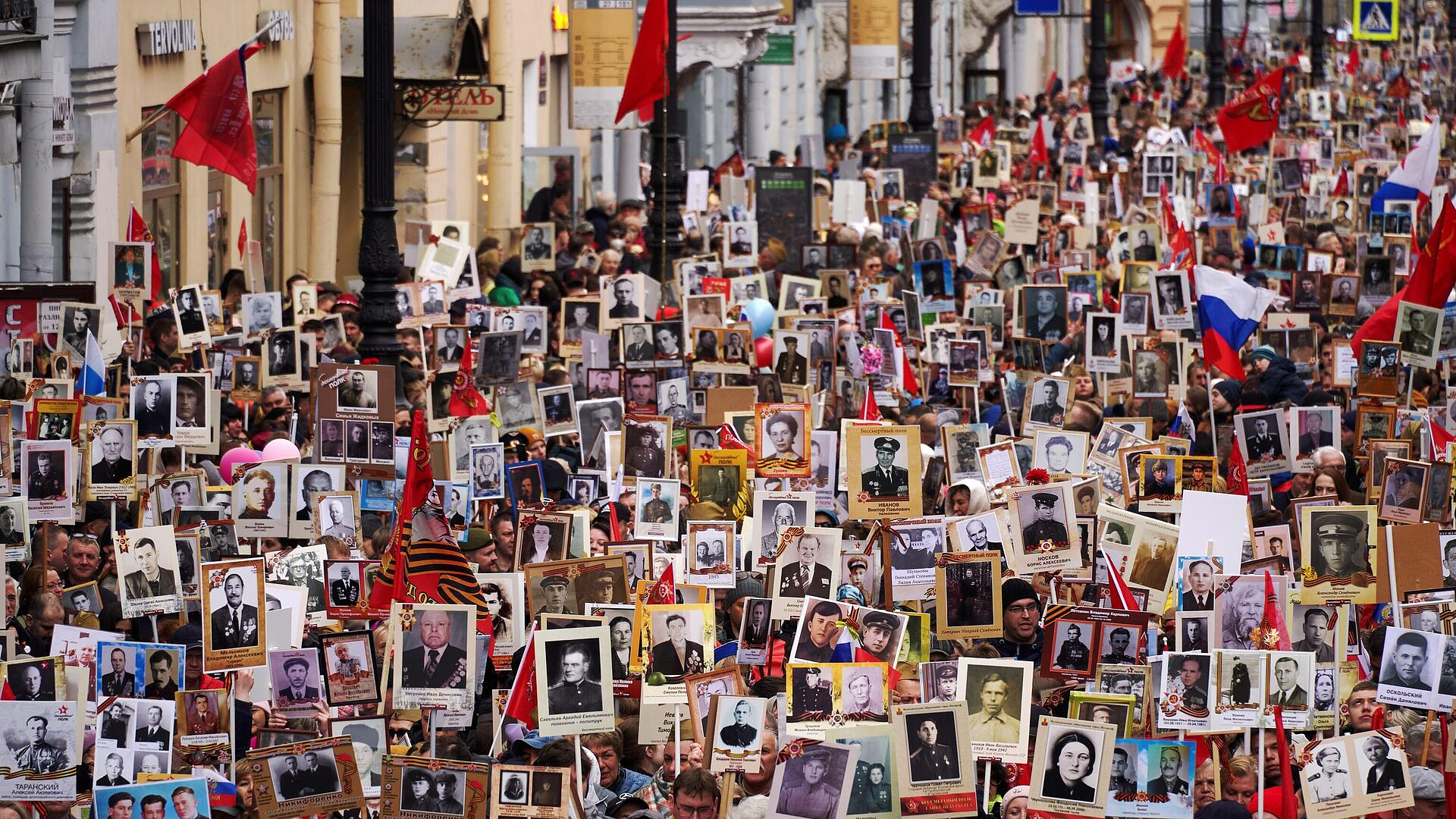 "Бессмертный полк" в Петербурге собрал больше миллиона человек