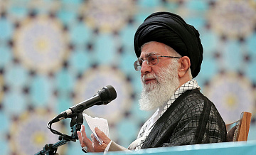 Хаменеи призвал жителей Ирана к единству