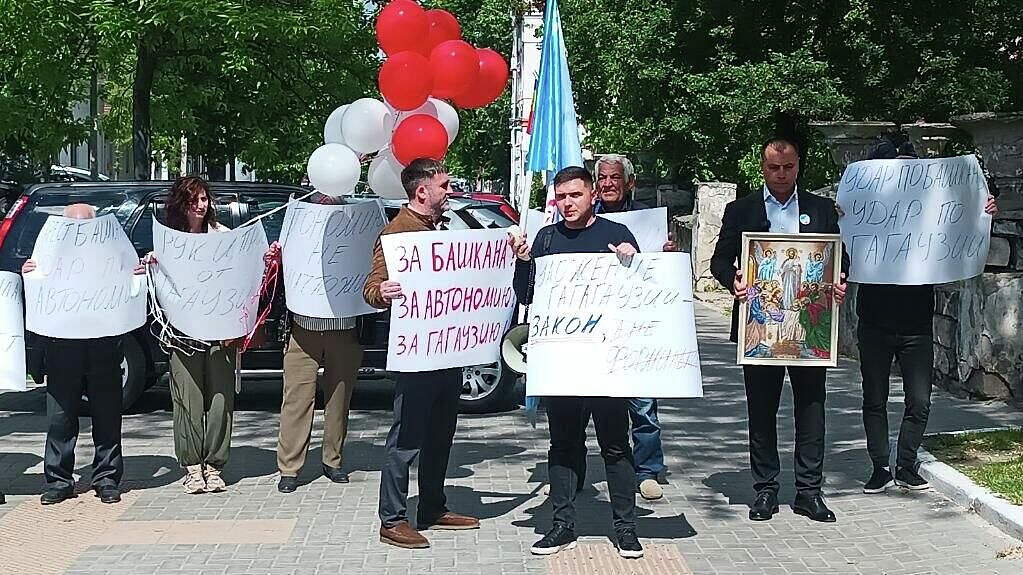 В Кишиневе у стен СИЗО прошел митинг в поддержку главы Гагаузии