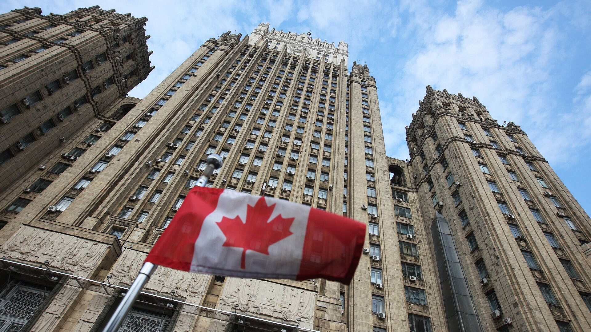 Канада вводит санкции против России от бессилия, заявил посол в Оттаве