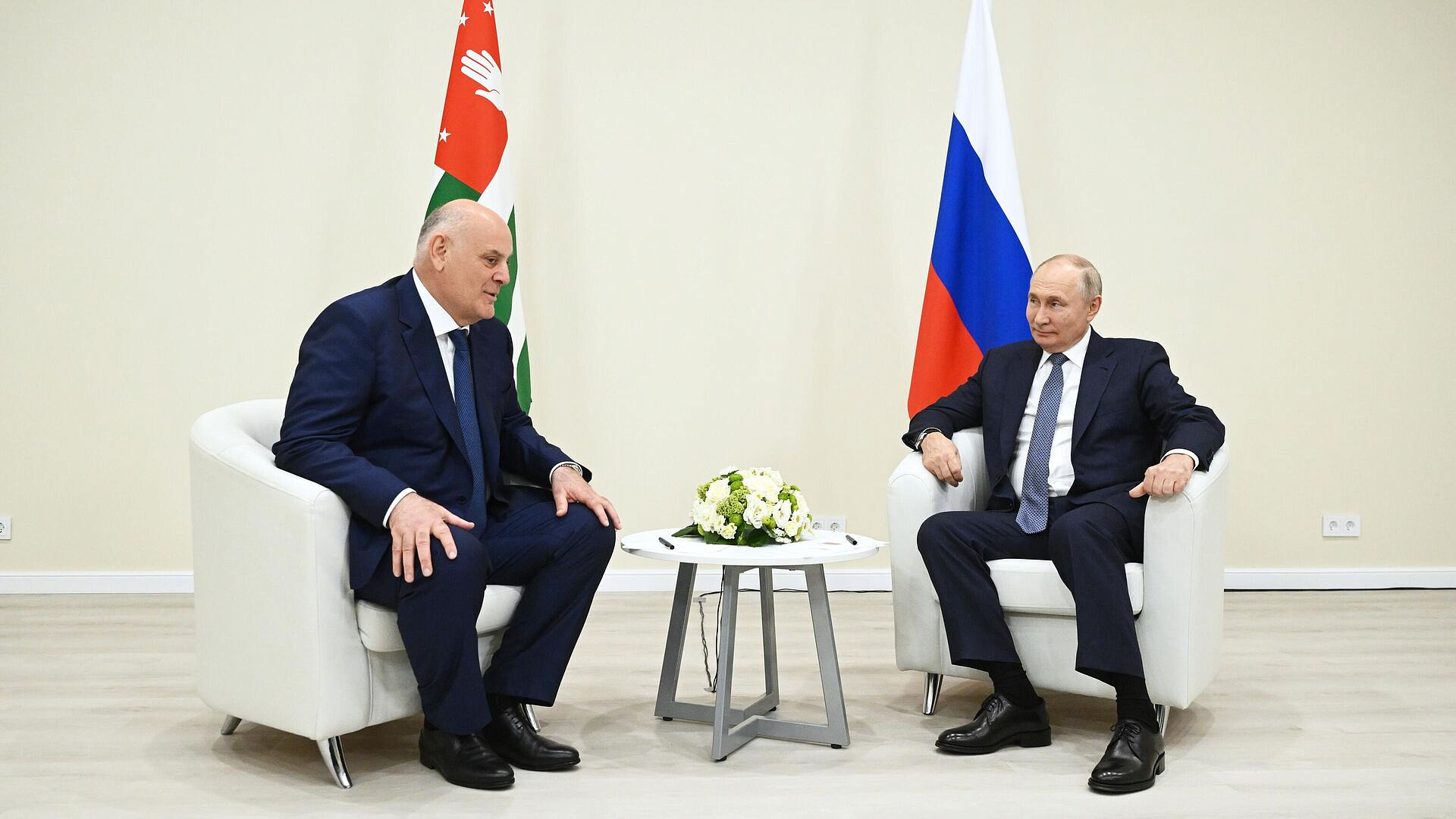 Путин поговорил по телефону с президентом Абхазии