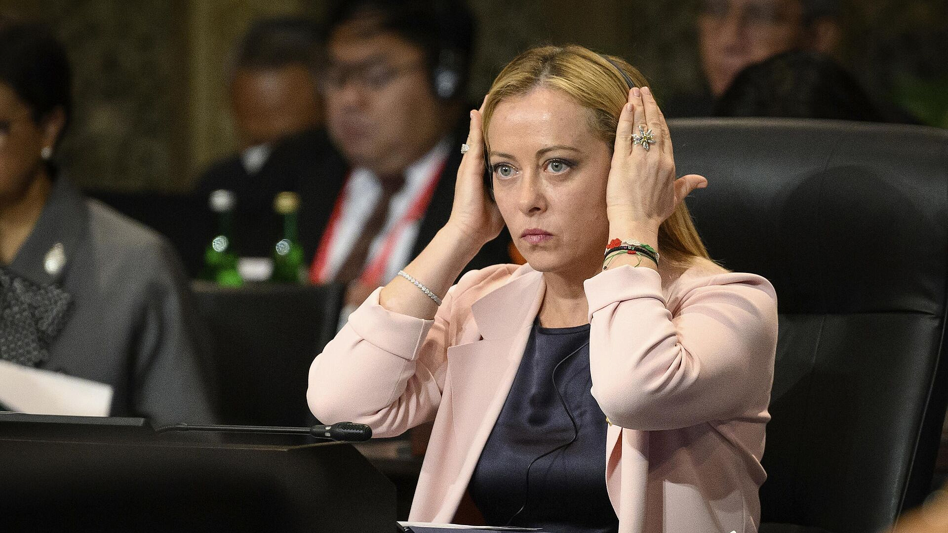 СМИ сообщили об ухудшении отношений премьера Италии и главы ЕК