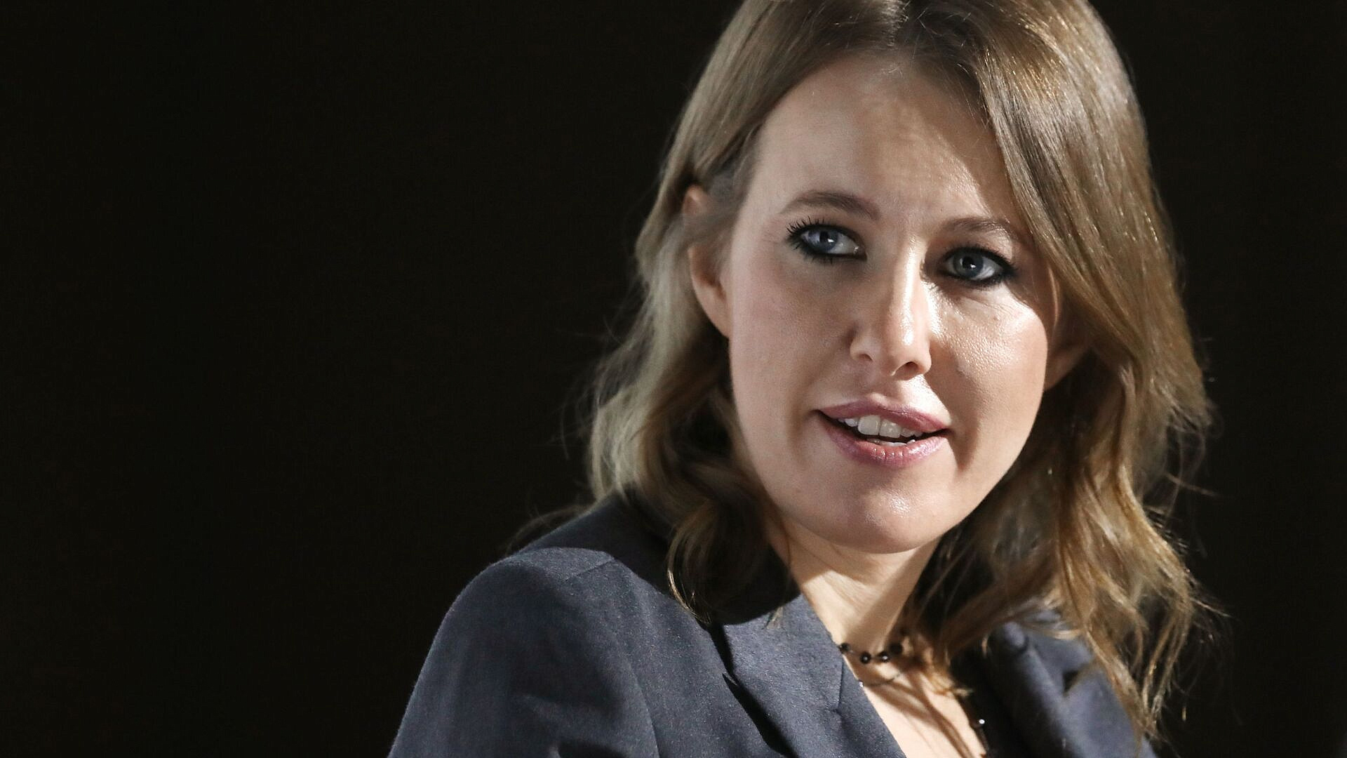 Собчак пришла на прямую линию Путина