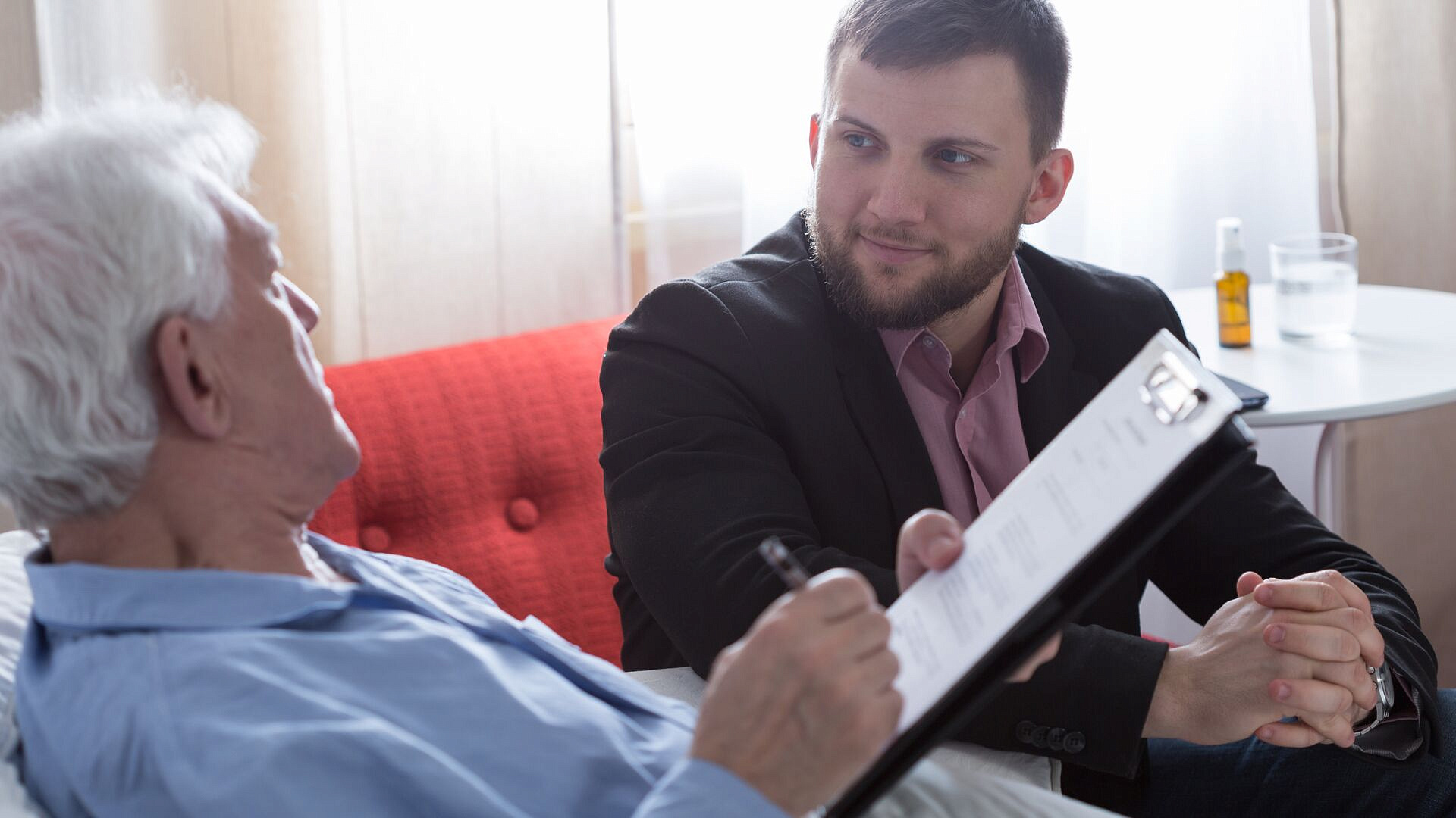 Юрист предупредил о пяти ловушках при дарении квартиры